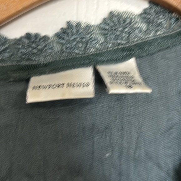 Crushed blue velvet and lace top - Picture 2 of 4